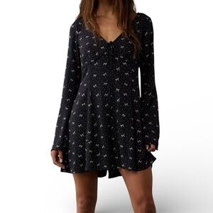 American Eagle Long Sleeve V-Neck Shorts Romper Black White Bows NWT Size Medium